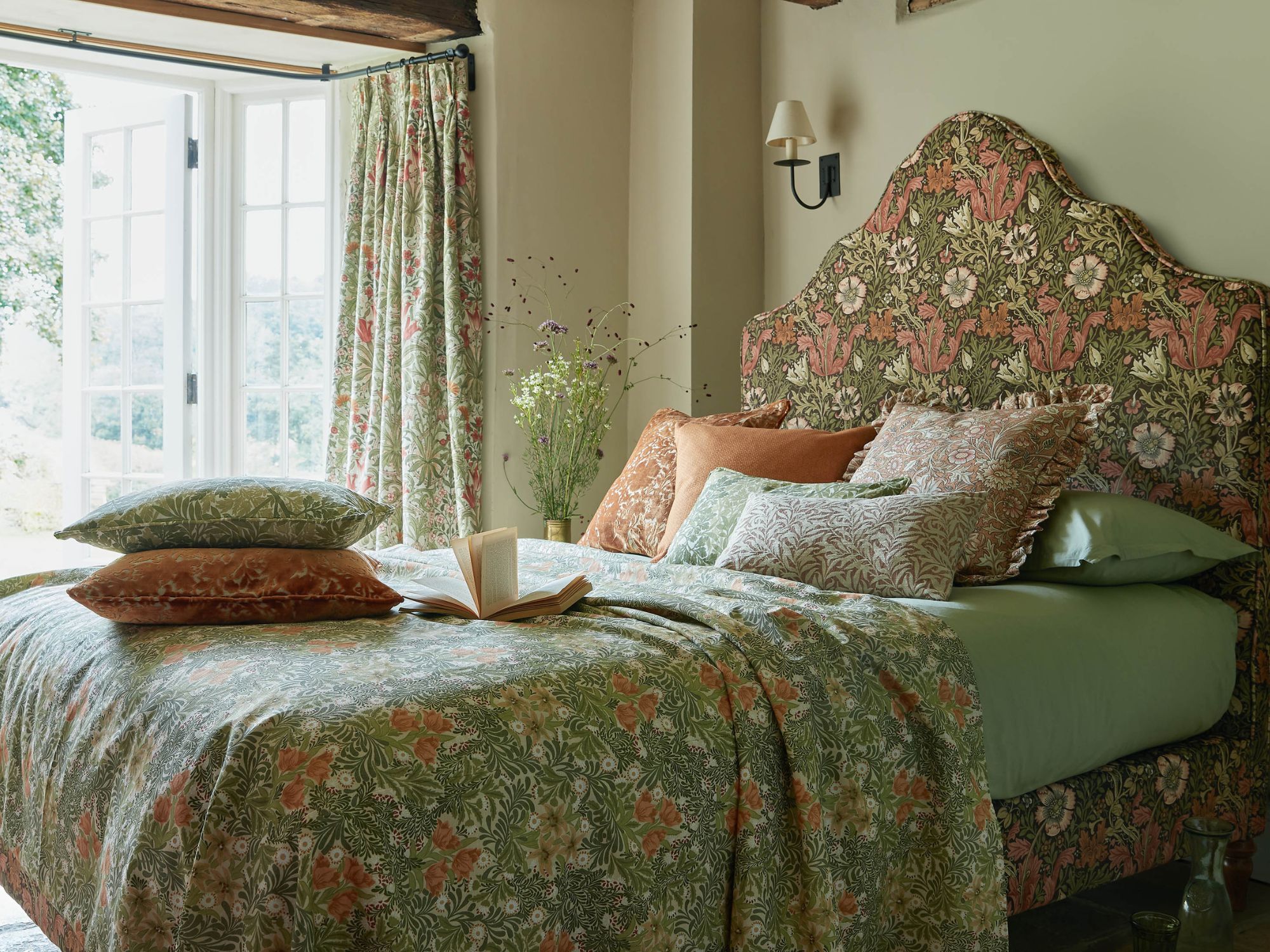 Embracing Autumnal Tones in Your Bedroom Cosy Autumn Decor Ideas