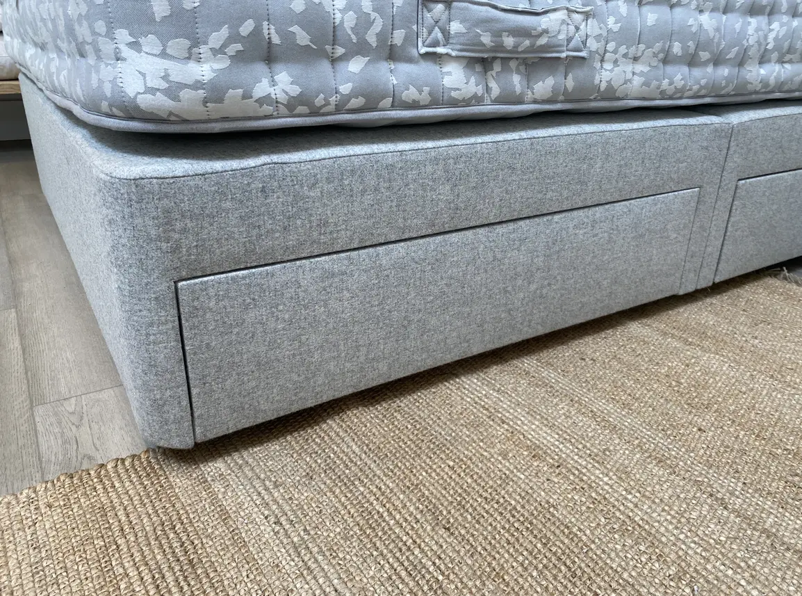 Camelia Emperor Divan In Dove fabric