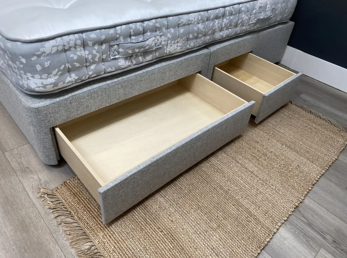 Camelia Emperor Divan In Dove fabric