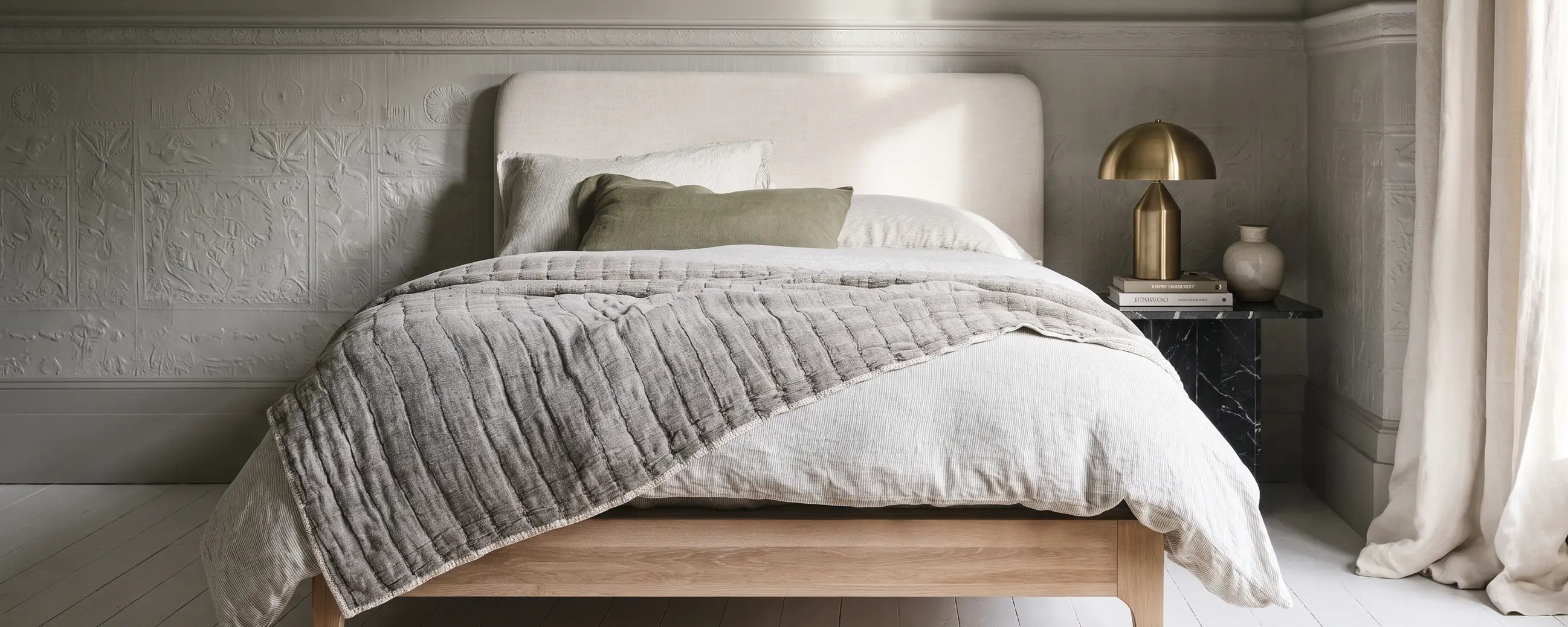 /cms/media/Product_in_Transitional_Bedroom_roominate.webp