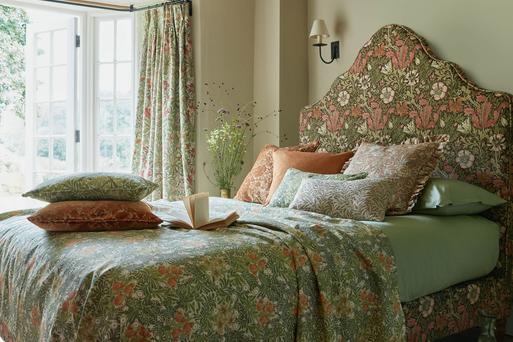 Welcoming Autumnal Tones in Your Bedroom